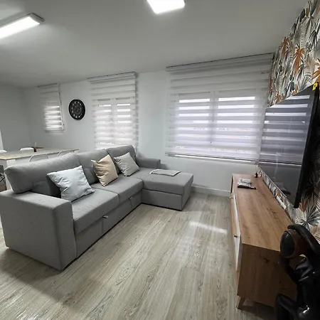 Turísticos Claras 2 *